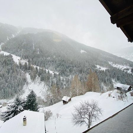 Qi-Lin Hotel Restaurant Ayer Екстериор снимка