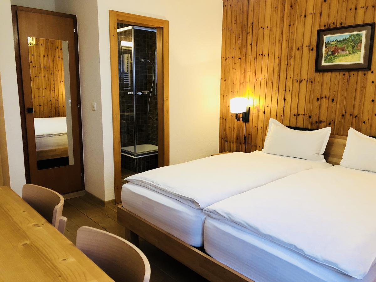 Qi-Lin Hotel Restaurant Ayer Екстериор снимка