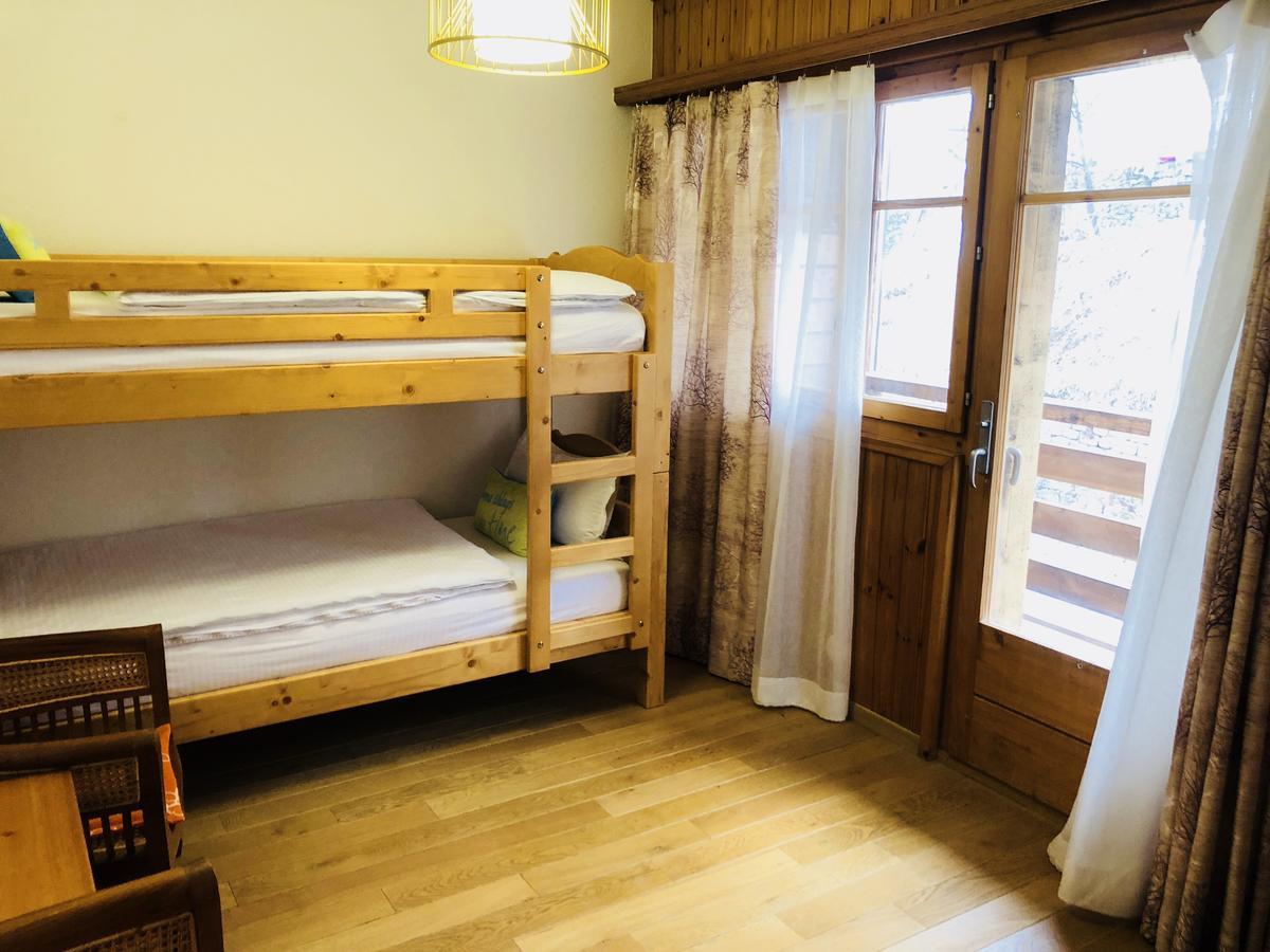 Qi-Lin Hotel Restaurant Ayer Екстериор снимка
