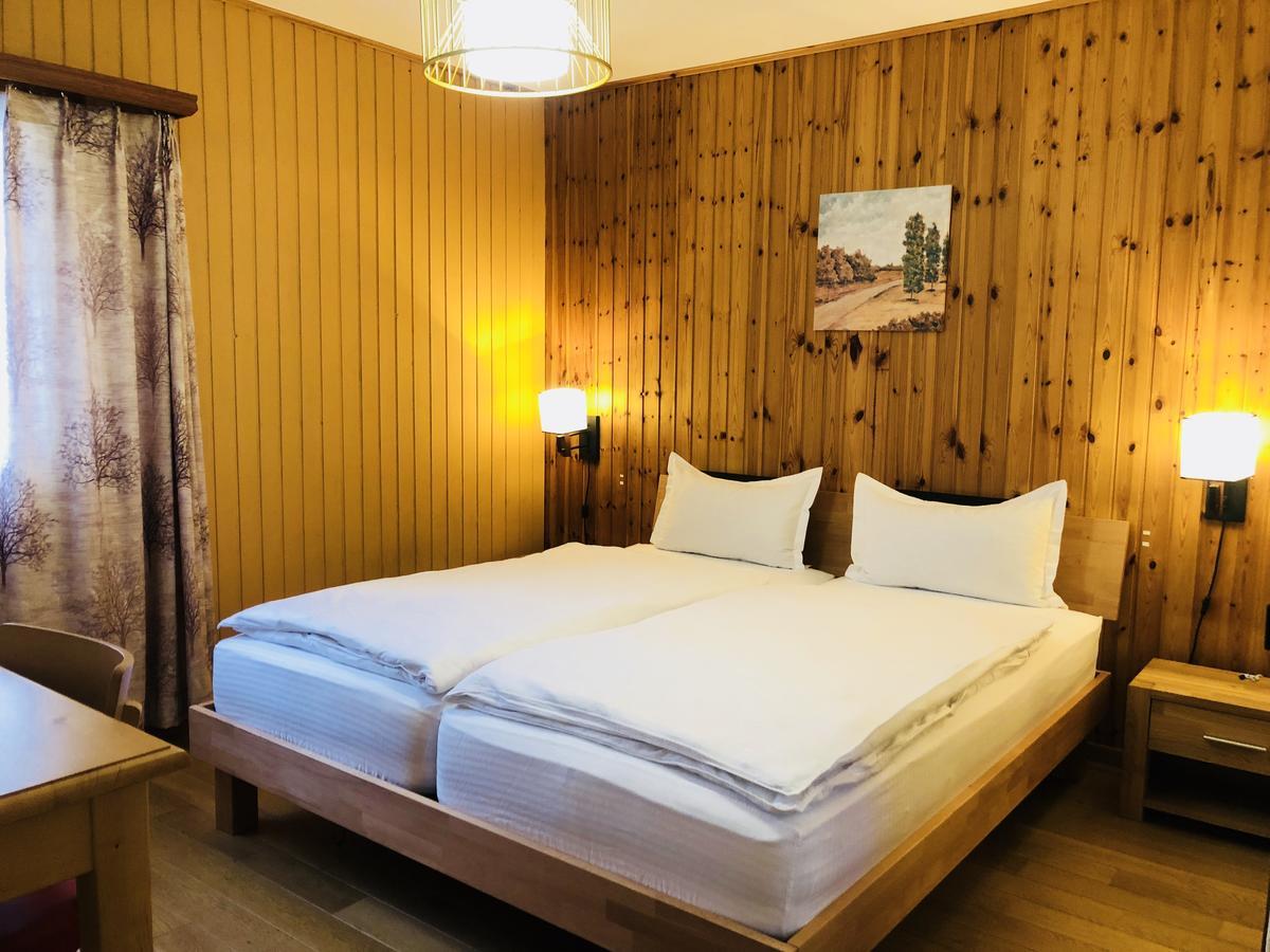 Qi-Lin Hotel Restaurant Ayer Екстериор снимка