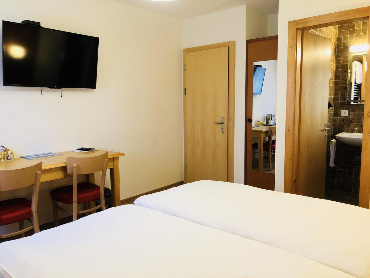 Qi-Lin Hotel Restaurant Ayer Екстериор снимка