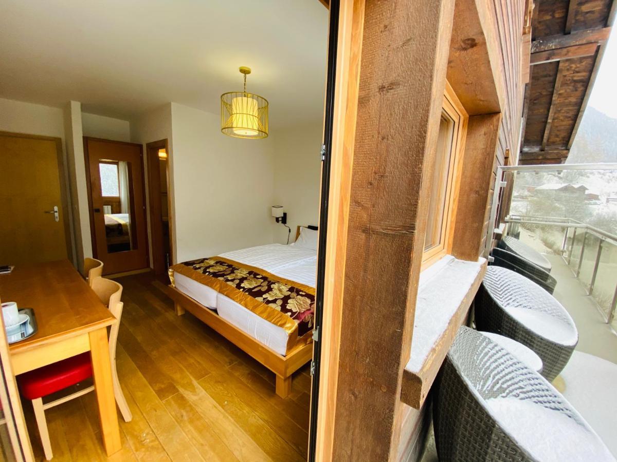 Qi-Lin Hotel Restaurant Ayer Екстериор снимка