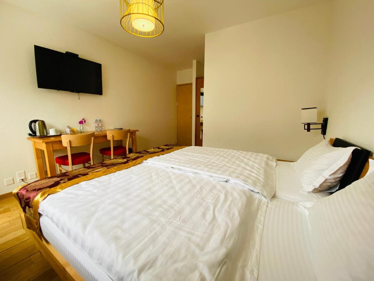 Qi-Lin Hotel Restaurant Ayer Екстериор снимка