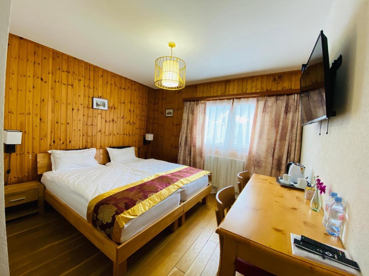 Qi-Lin Hotel Restaurant Ayer Екстериор снимка