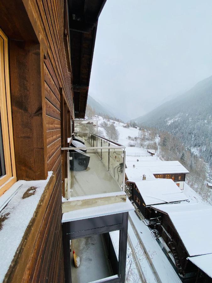 Qi-Lin Hotel Restaurant Ayer Екстериор снимка