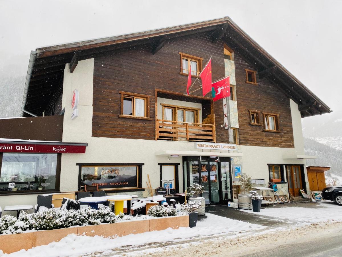 Qi-Lin Hotel Restaurant Ayer Екстериор снимка