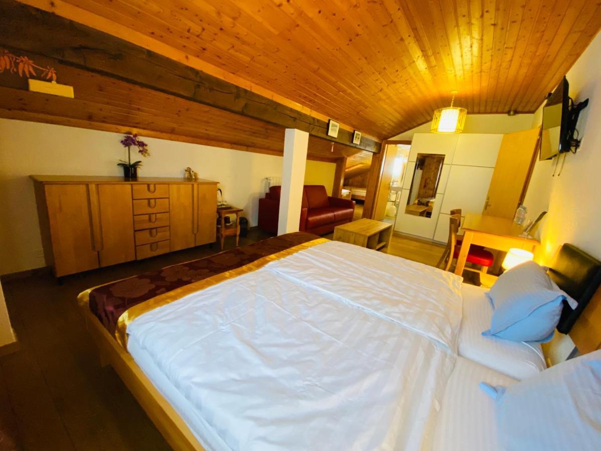 Qi-Lin Hotel Restaurant Ayer Екстериор снимка