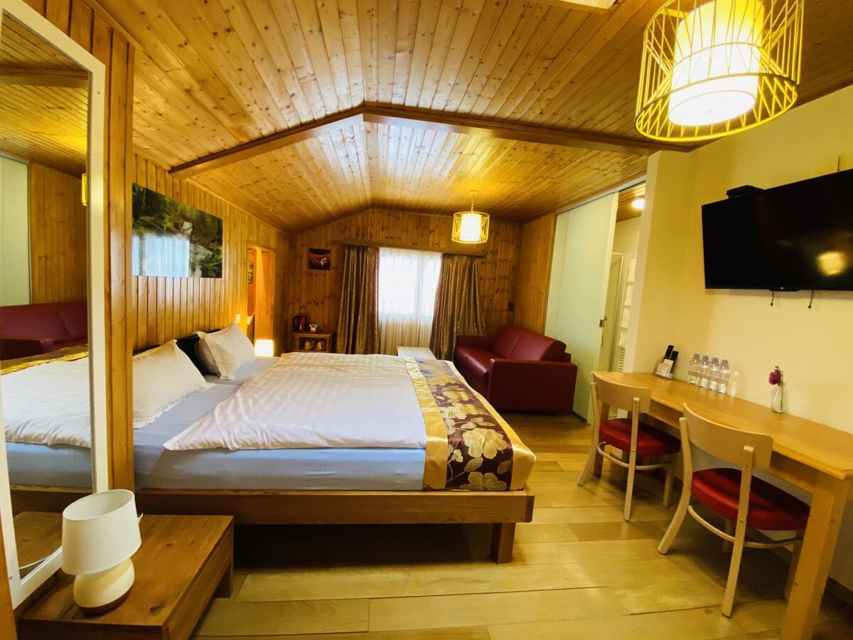 Qi-Lin Hotel Restaurant Ayer Екстериор снимка