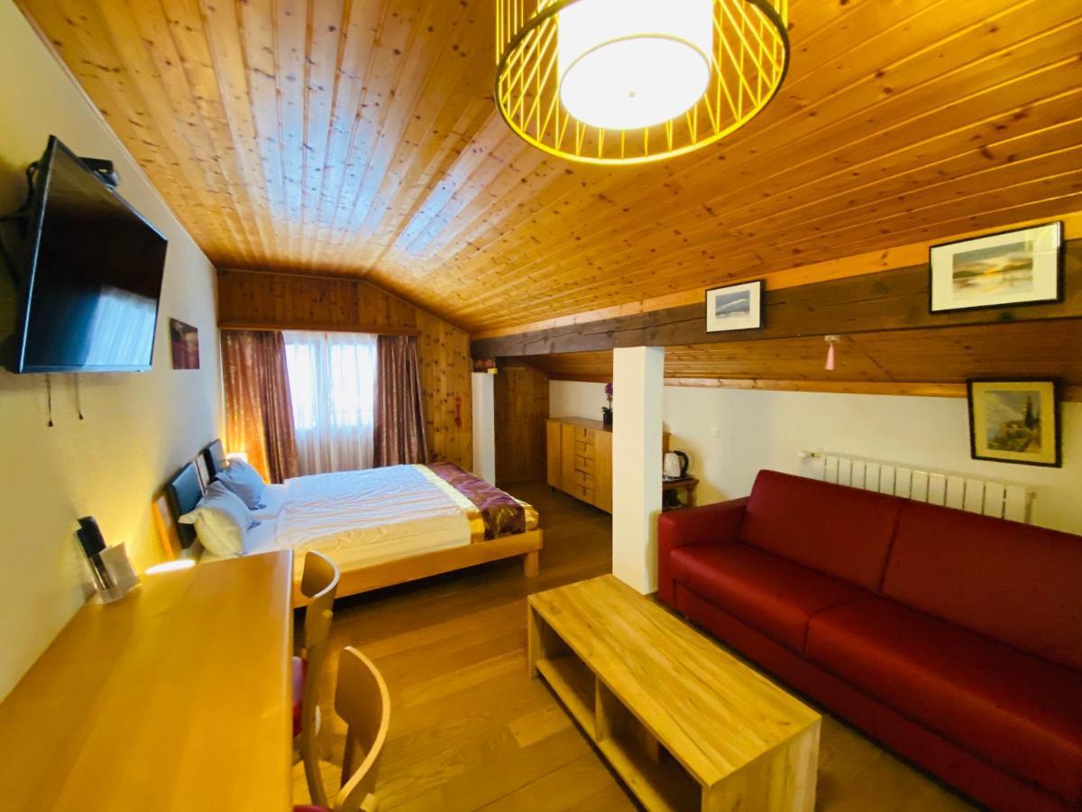 Qi-Lin Hotel Restaurant Ayer Екстериор снимка