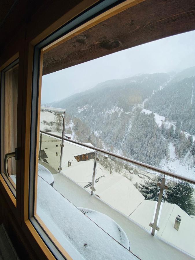 Qi-Lin Hotel Restaurant Ayer Екстериор снимка
