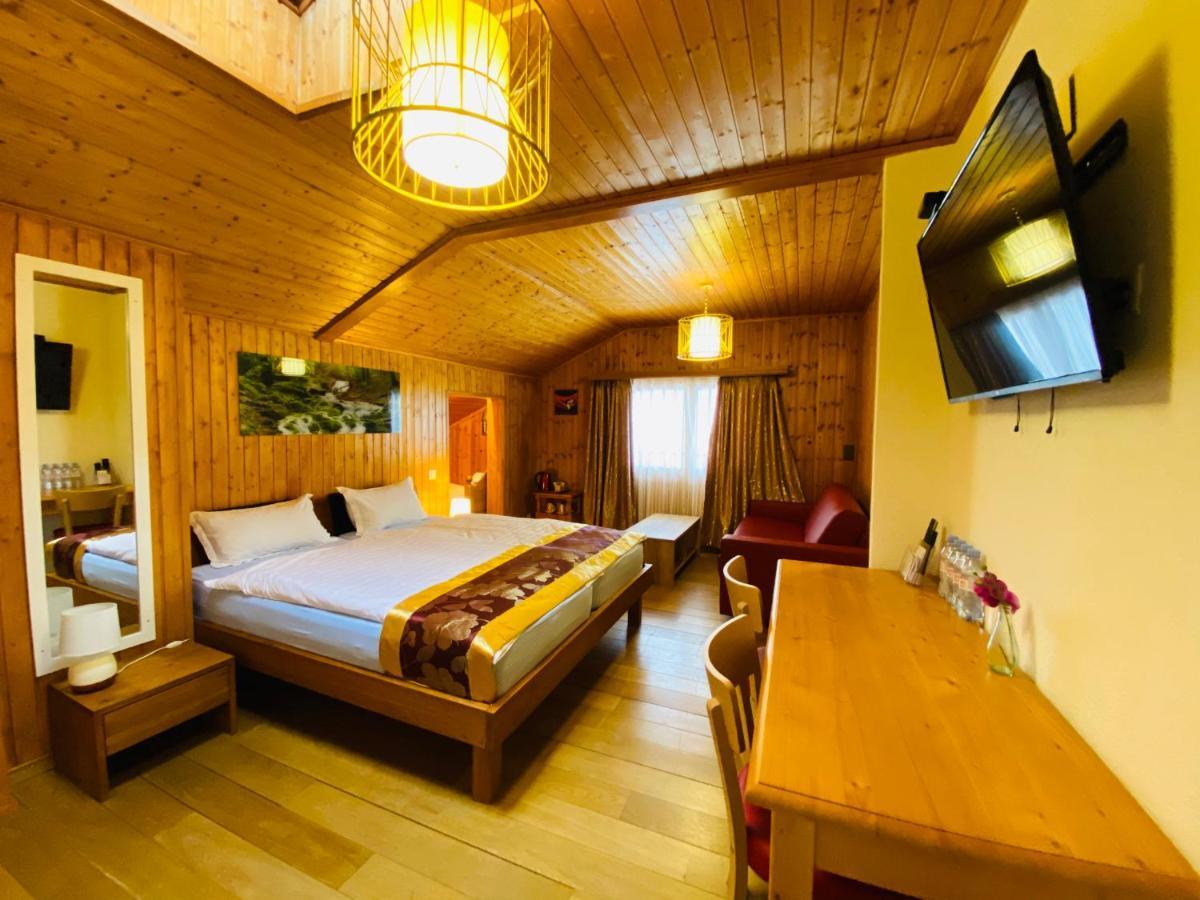 Qi-Lin Hotel Restaurant Ayer Екстериор снимка
