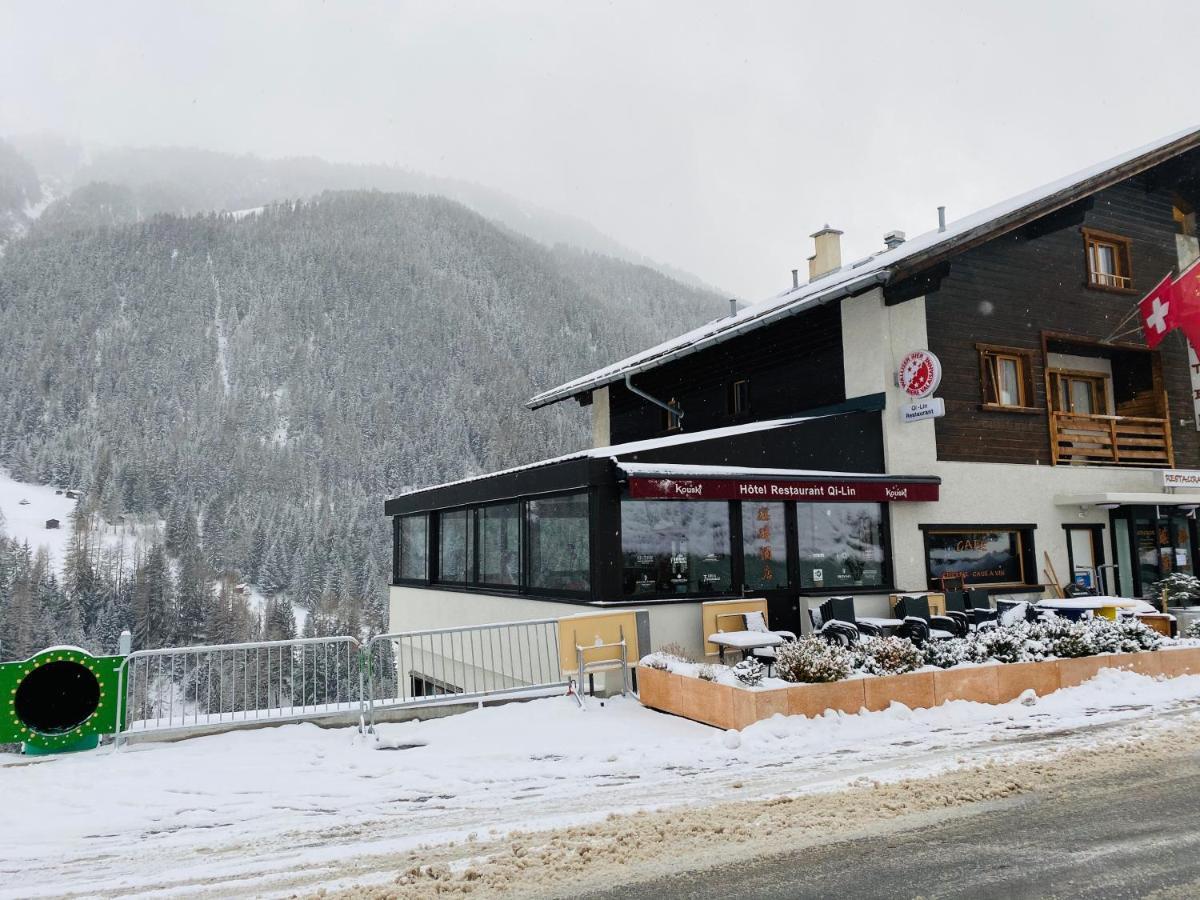 Qi-Lin Hotel Restaurant Ayer Екстериор снимка