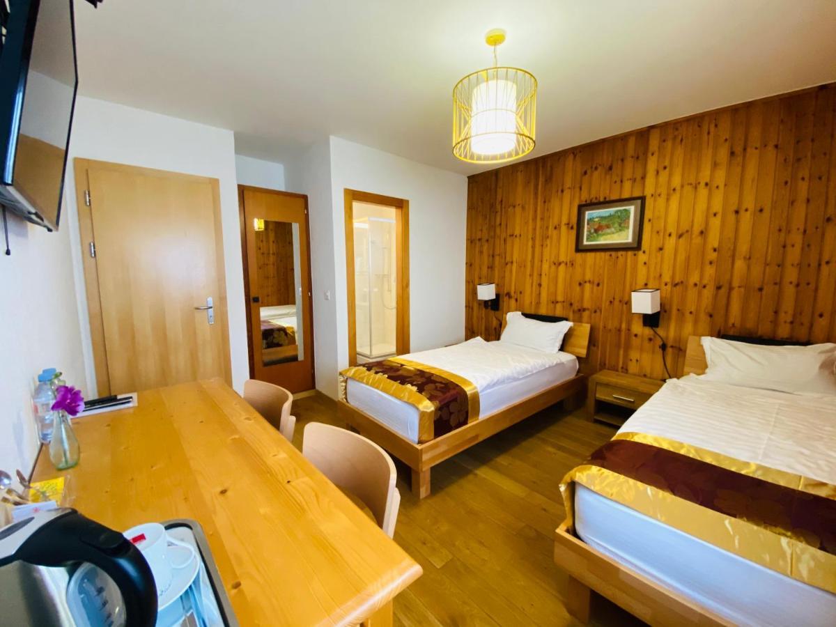 Qi-Lin Hotel Restaurant Ayer Екстериор снимка